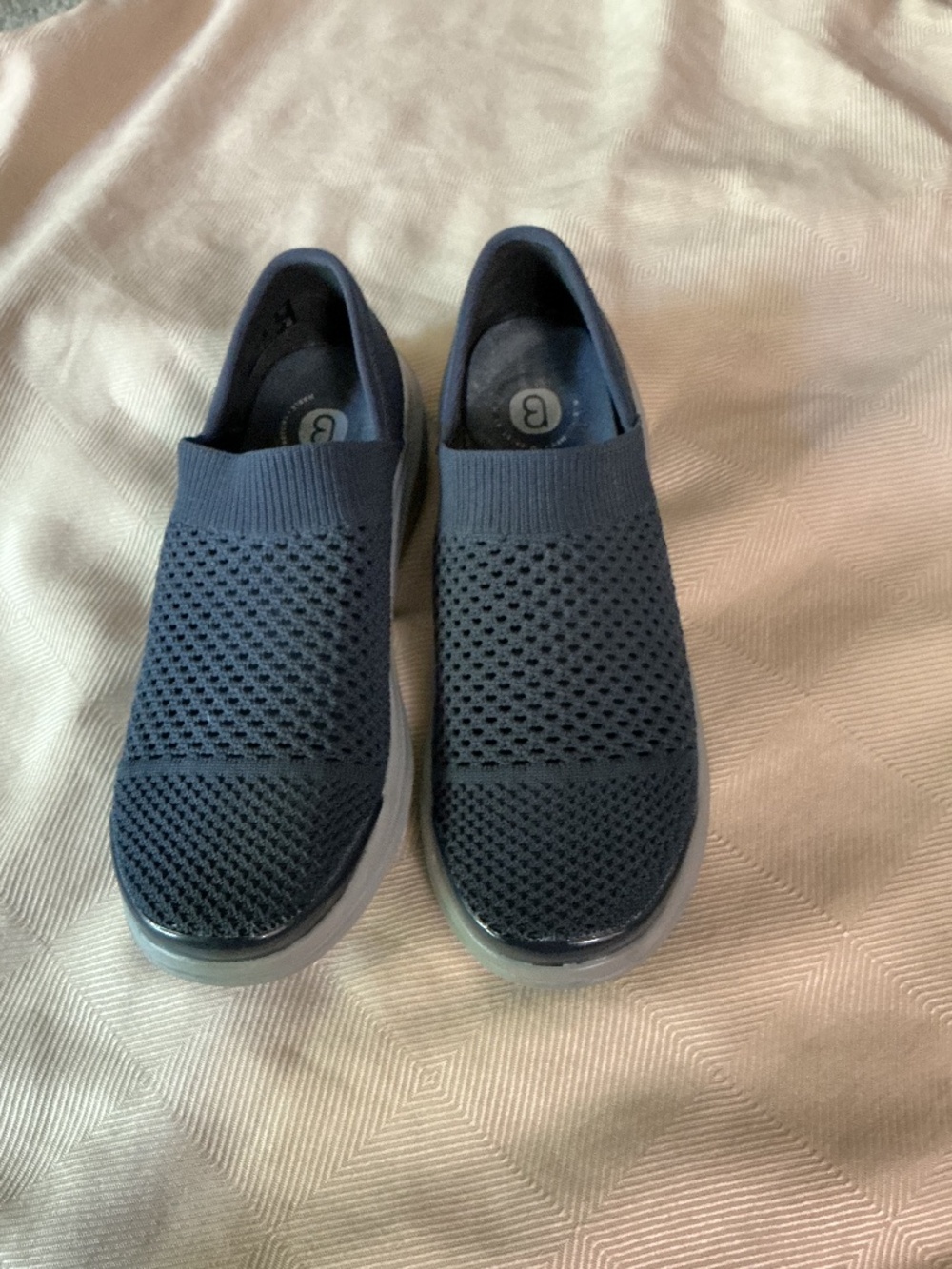Like New! Bzees Charlie Knit Slip On Mesh Sneaker Comfort Flat Shoe in Navy